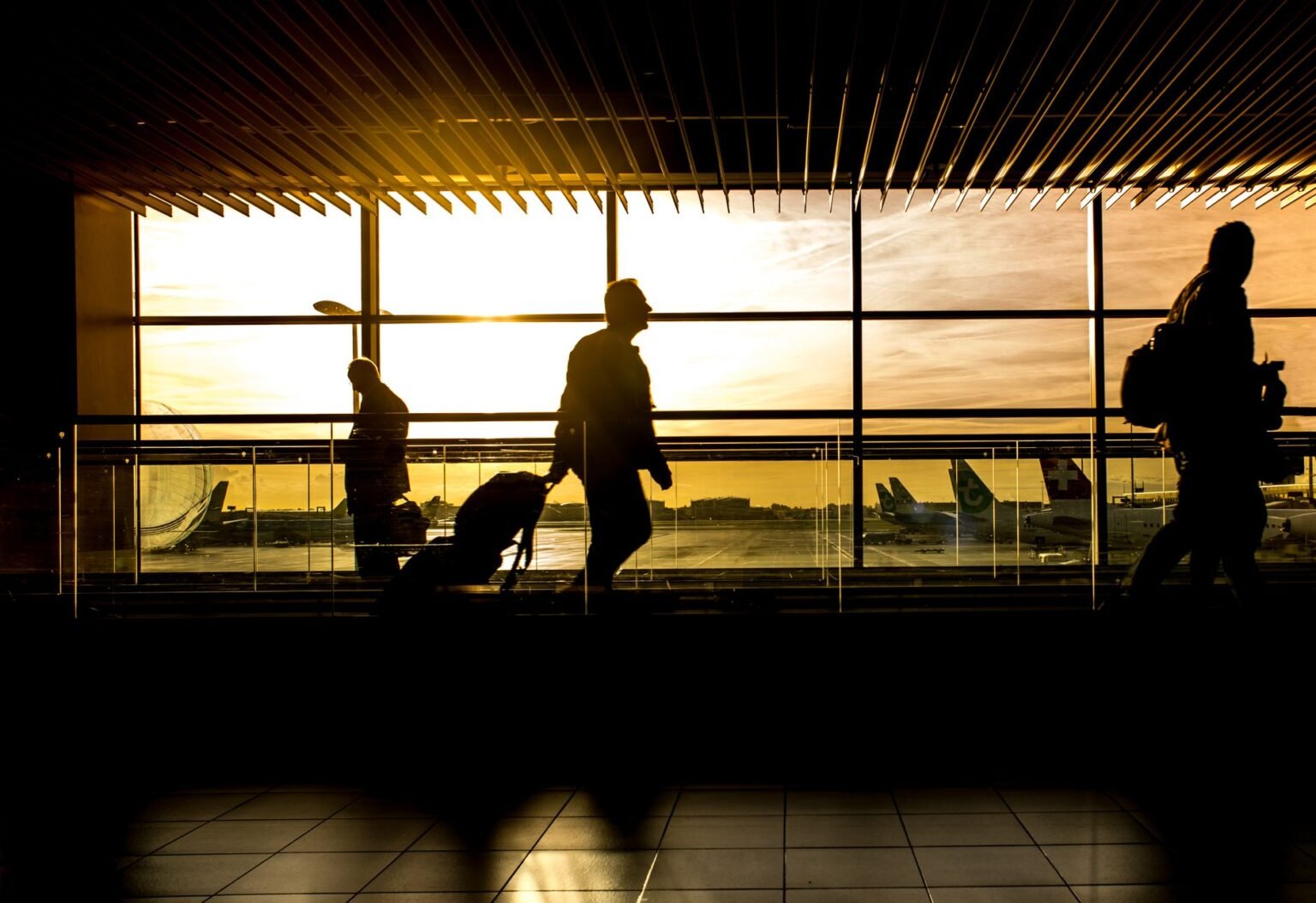 Essential airport travel tips for first time international travelers